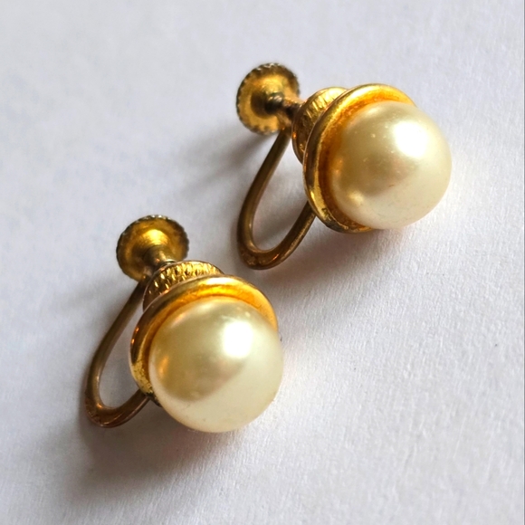 Payton Pearl White 5mm - Screwback Earrings main image 0